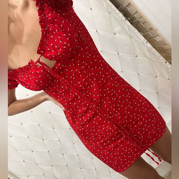 Gab & Kate Red off the shoulder dress - Picture 4 of 7